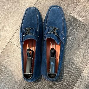 Barely used Louis Vuitton men’s loafers in size 44. They’re suede